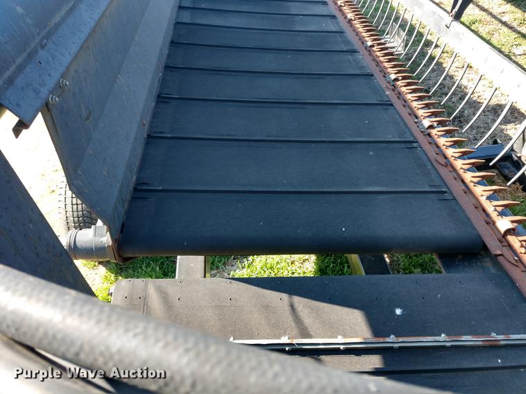 image for item DD6944 MacDon 960 draper head