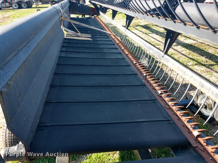 image for item DD6944 MacDon 960 draper head