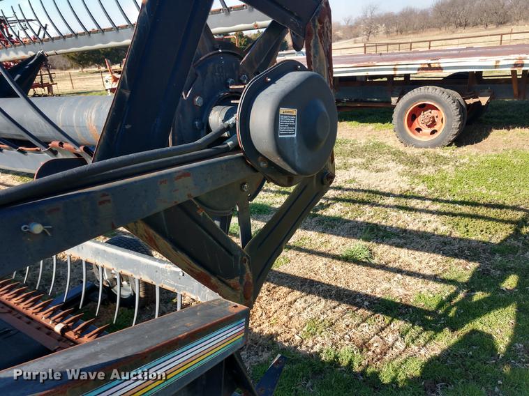 image for item DD6944 MacDon 960 draper head