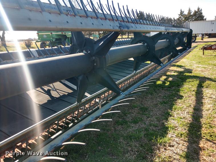 image for item DD6944 MacDon 960 draper head