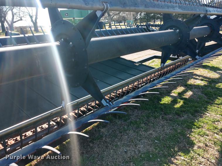 image for item DD6944 MacDon 960 draper head