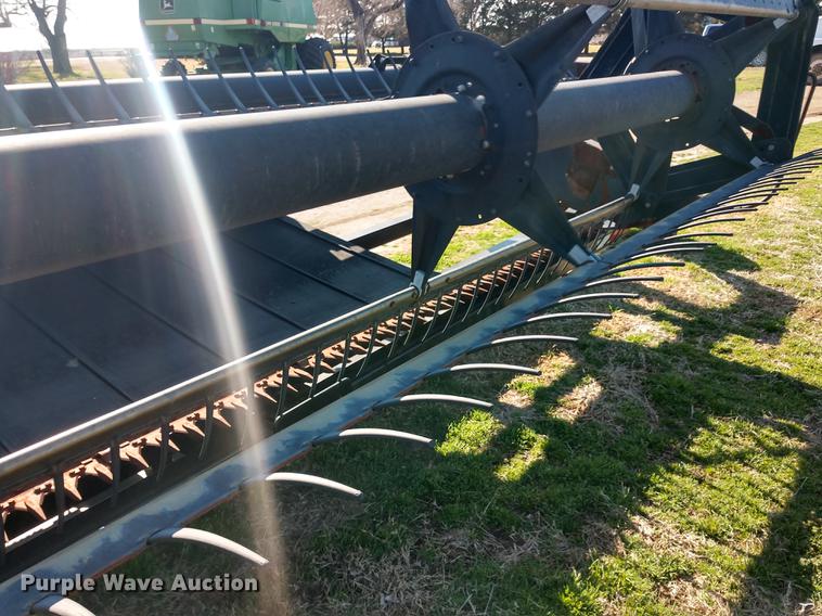 image for item DD6944 MacDon 960 draper head