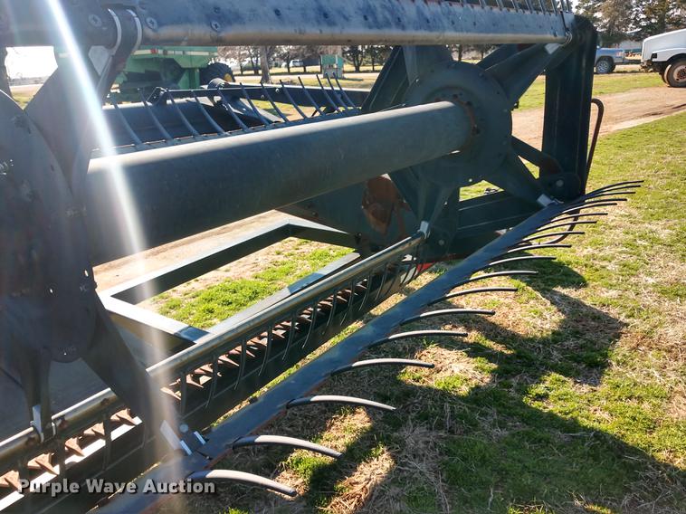 image for item DD6944 MacDon 960 draper head