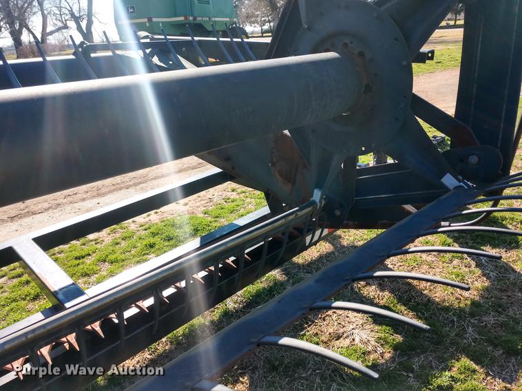 image for item DD6944 MacDon 960 draper head