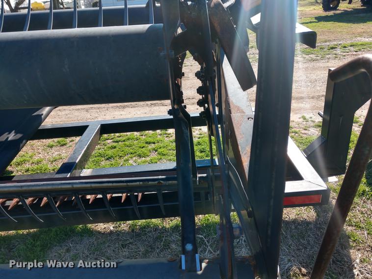 image for item DD6944 MacDon 960 draper head