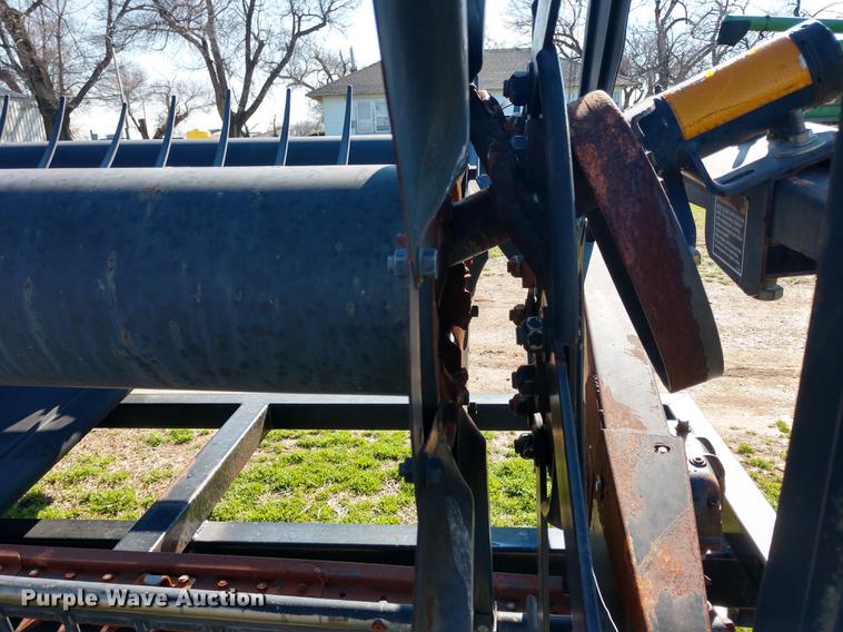 image for item DD6944 MacDon 960 draper head