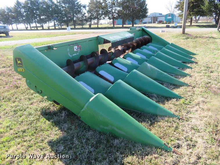 image for item DD6948 1996 John Deere 893 corn head