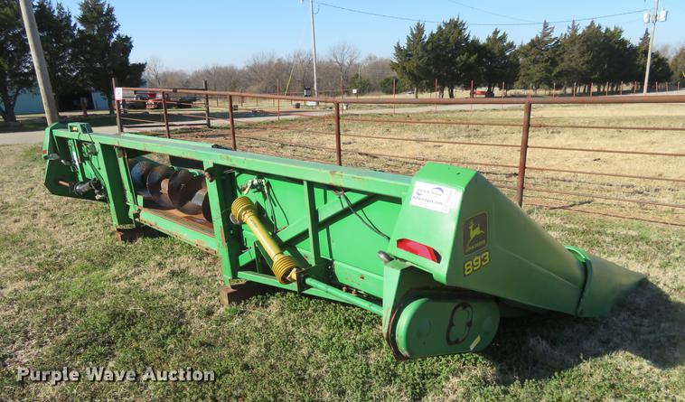 image for item DD6948 1996 John Deere 893 corn head