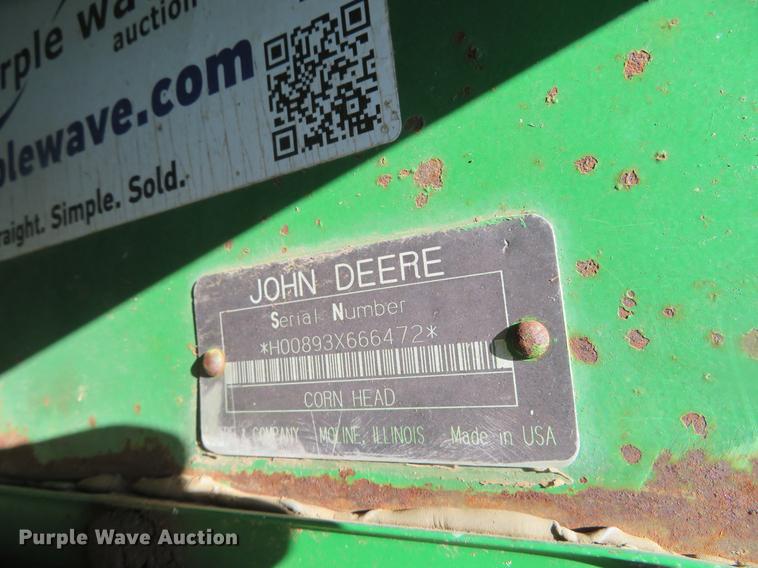 image for item DD6948 1996 John Deere 893 corn head
