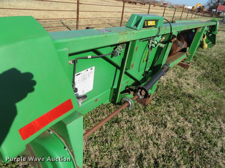 image for item DD6948 1996 John Deere 893 corn head