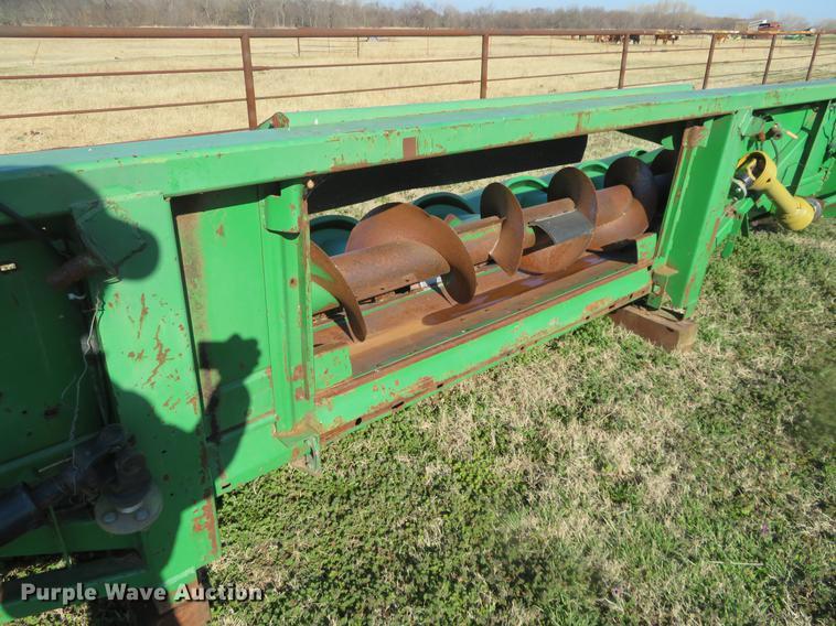 image for item DD6948 1996 John Deere 893 corn head