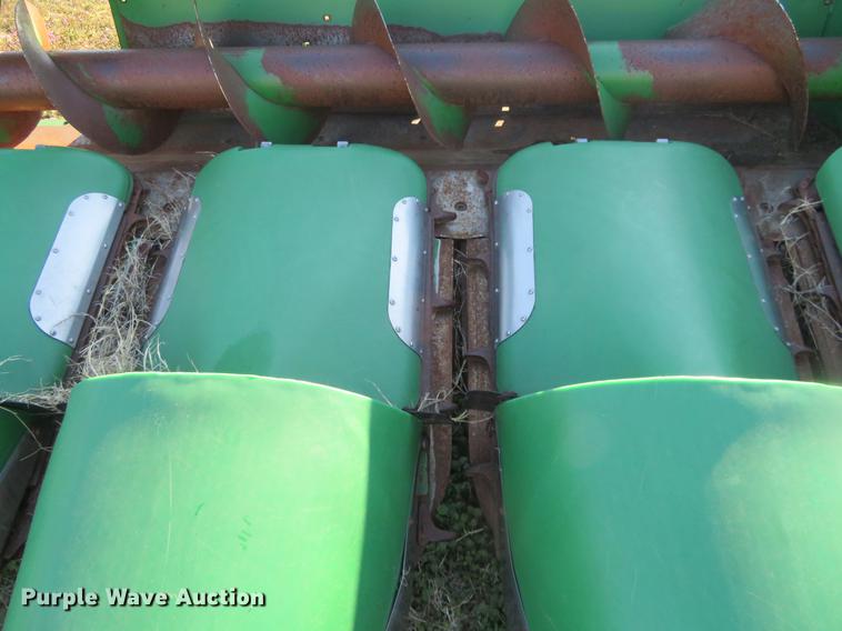 image for item DD6948 1996 John Deere 893 corn head