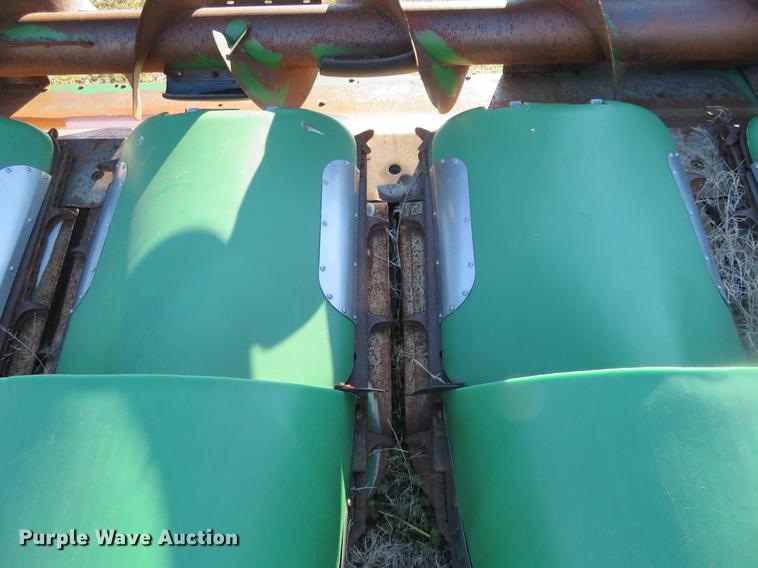 image for item DD6948 1996 John Deere 893 corn head