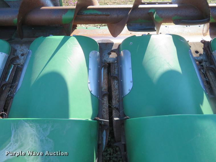 image for item DD6948 1996 John Deere 893 corn head