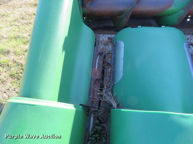 image for item DD6948 1996 John Deere 893 corn head