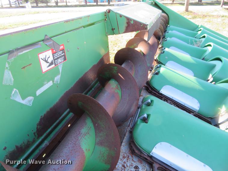 image for item DD6948 1996 John Deere 893 corn head