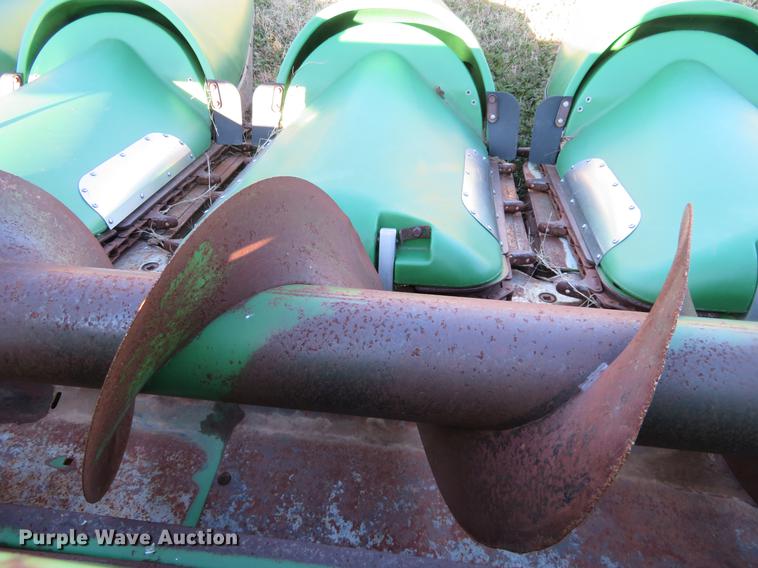 image for item DD6948 1996 John Deere 893 corn head