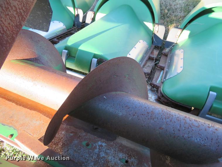 image for item DD6948 1996 John Deere 893 corn head