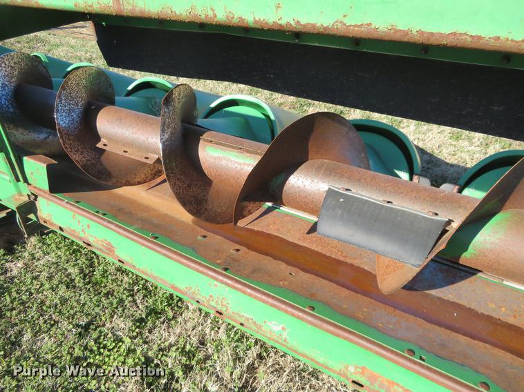 image for item DD6948 1996 John Deere 893 corn head