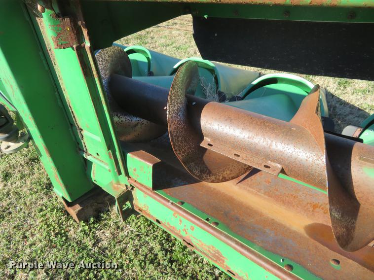 image for item DD6948 1996 John Deere 893 corn head