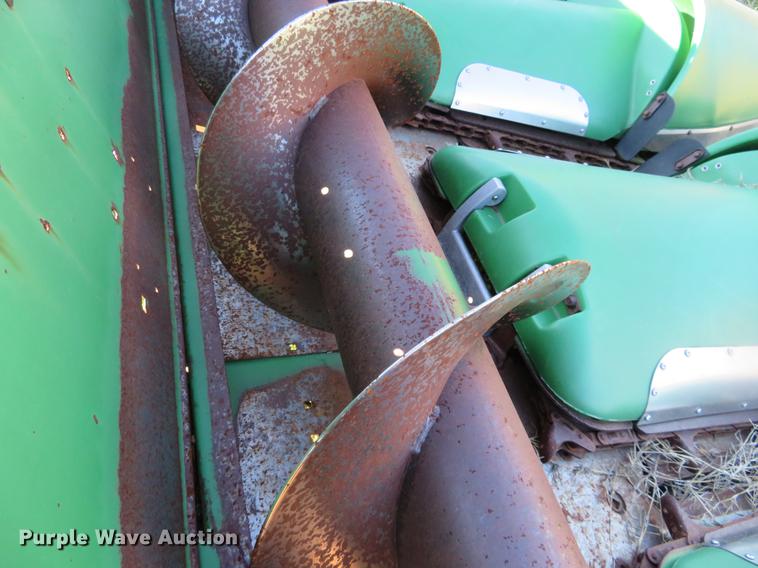 image for item DD6948 1996 John Deere 893 corn head