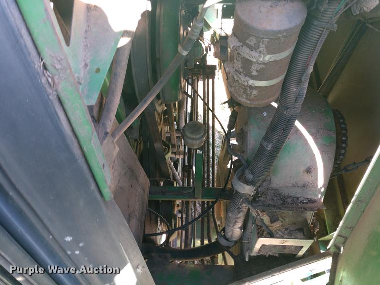 image for item DD6949 1994 John Deere 9600 combine