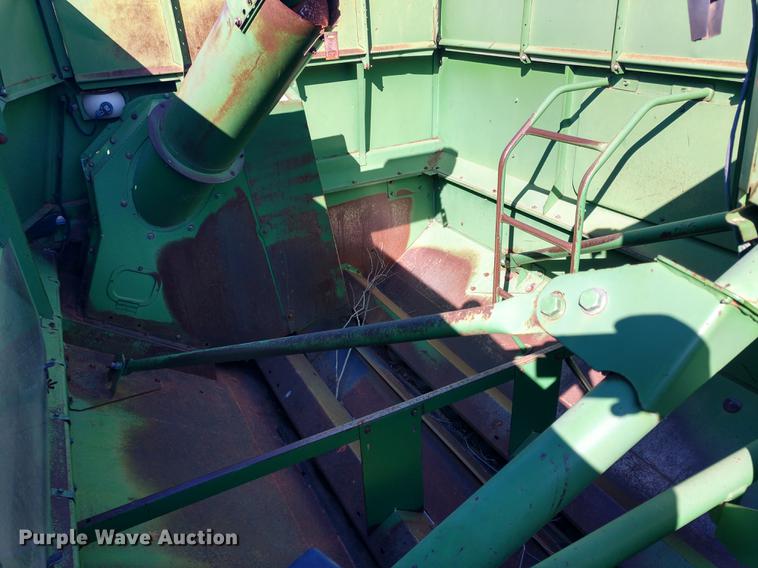 image for item DD6949 1994 John Deere 9600 combine