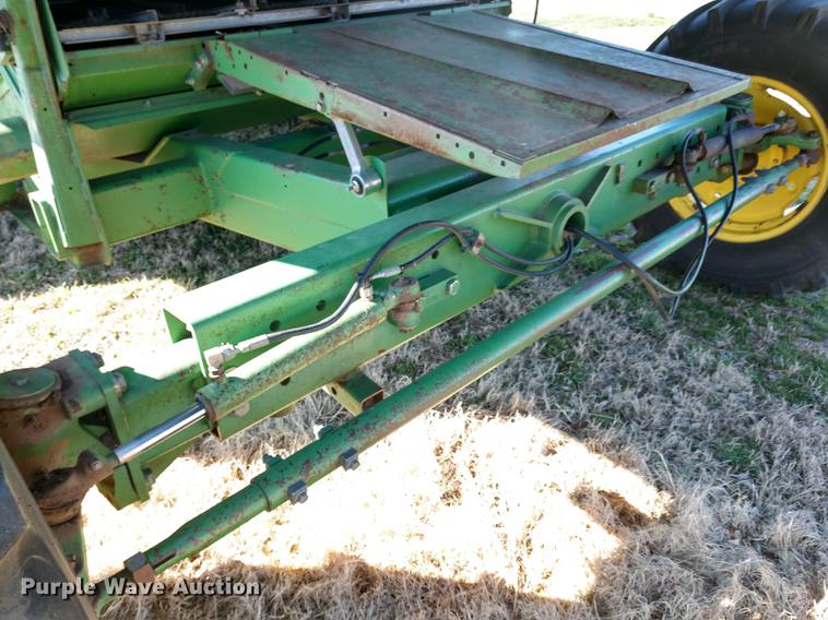 image for item DD6949 1994 John Deere 9600 combine