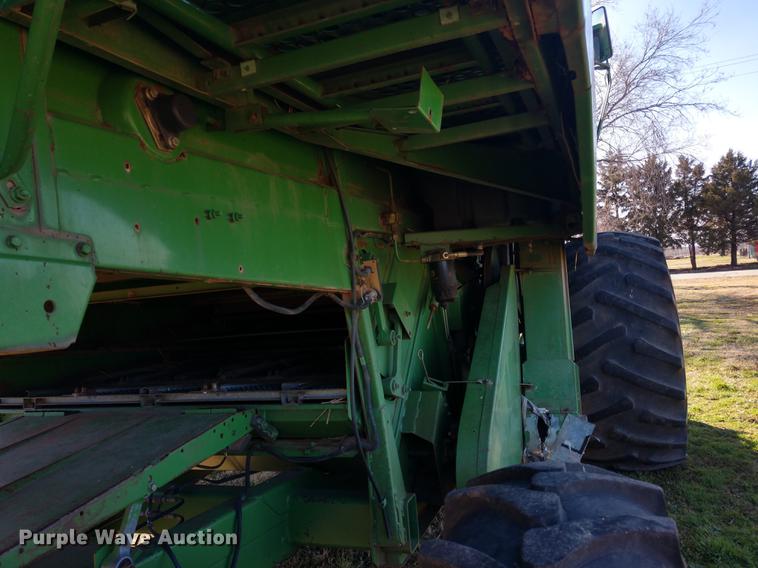image for item DD6949 1994 John Deere 9600 combine