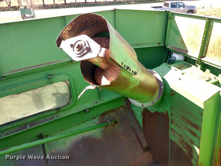 image for item DD6949 1994 John Deere 9600 combine