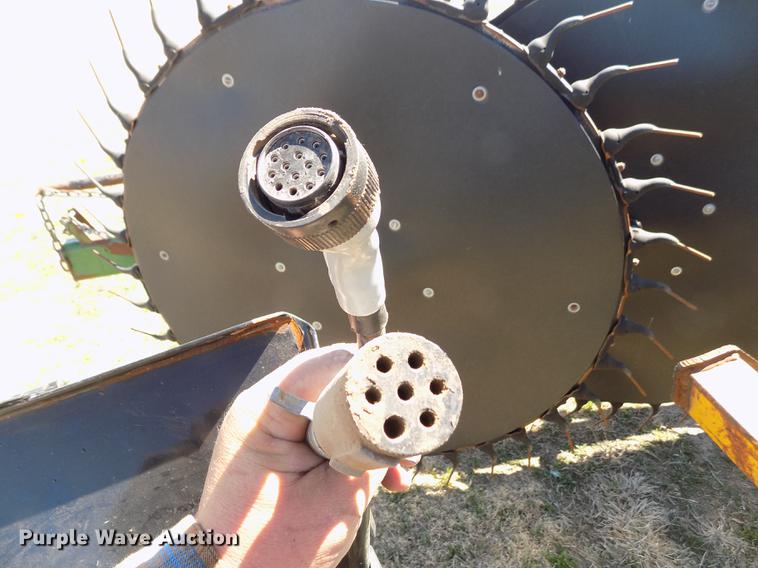 image for item DE1145 2014 Frontier WR5417 hay rake