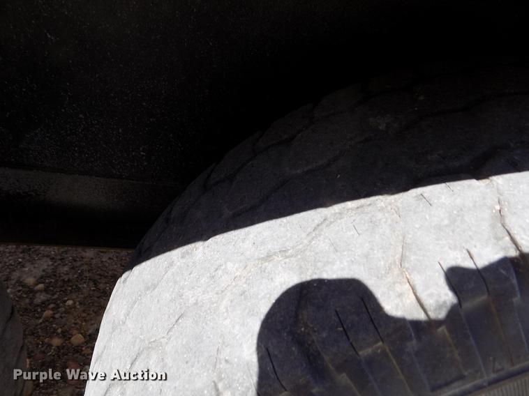 image for item DE1146 Friesen 220 seed tender