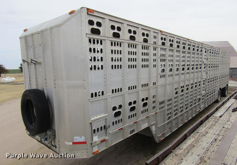 image for item DE6716 2005 Barrett livestock trailer