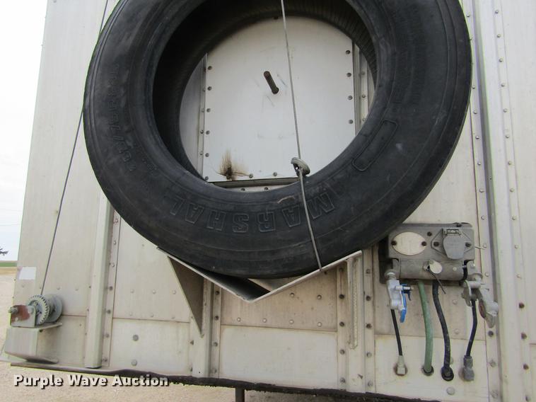 image for item DE6716 2005 Barrett livestock trailer