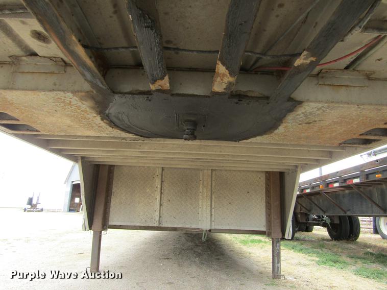 image for item DE6716 2005 Barrett livestock trailer