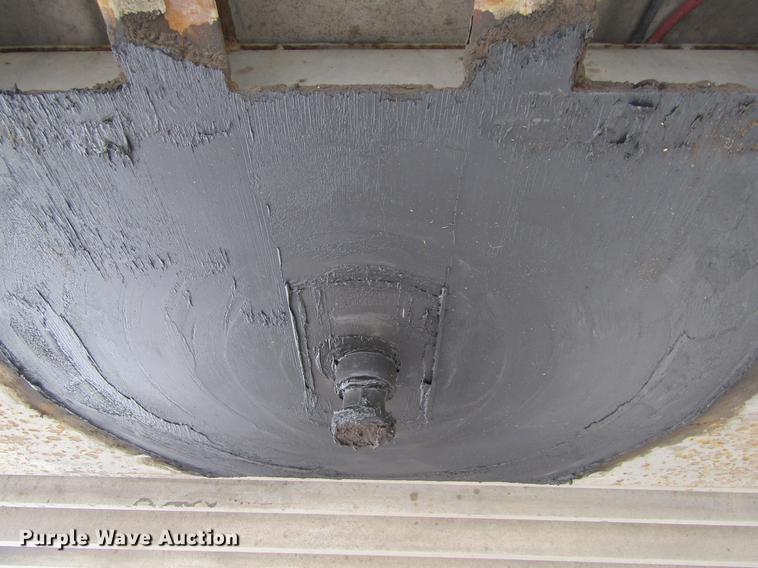 image for item DE6716 2005 Barrett livestock trailer