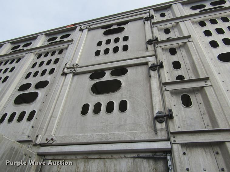 image for item DE6716 2005 Barrett livestock trailer