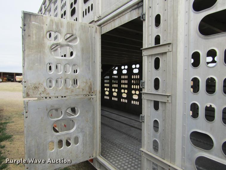 image for item DE6716 2005 Barrett livestock trailer