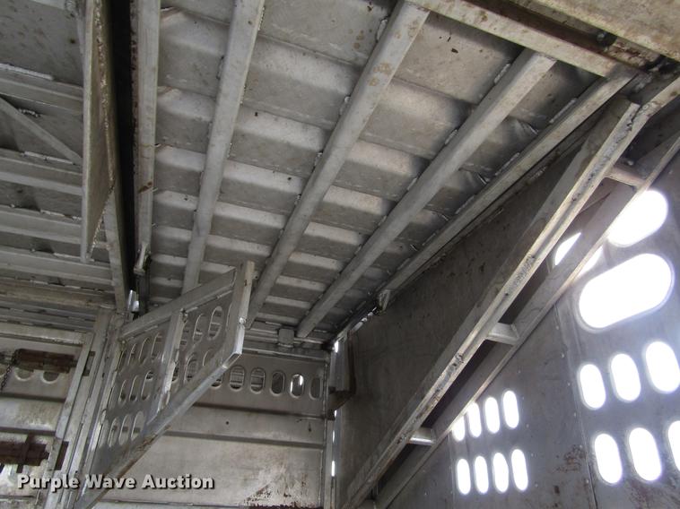 image for item DE6716 2005 Barrett livestock trailer