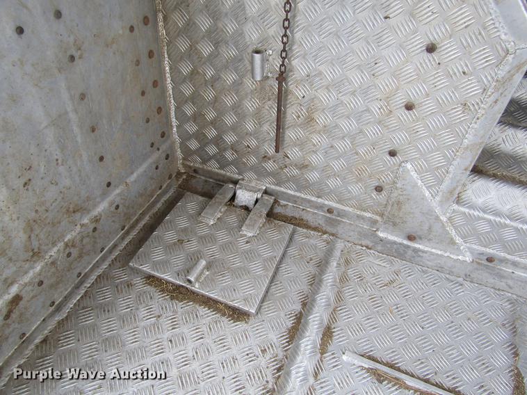 image for item DE6716 2005 Barrett livestock trailer