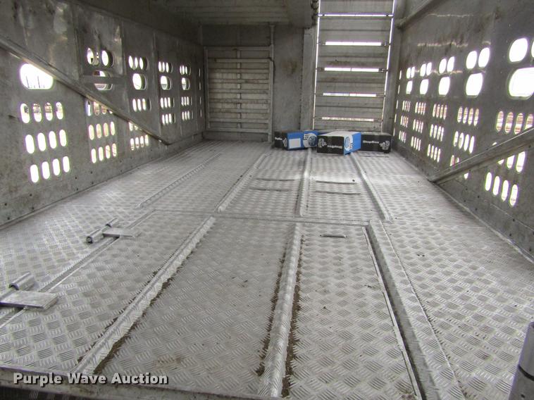 image for item DE6716 2005 Barrett livestock trailer