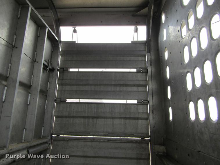 image for item DE6716 2005 Barrett livestock trailer
