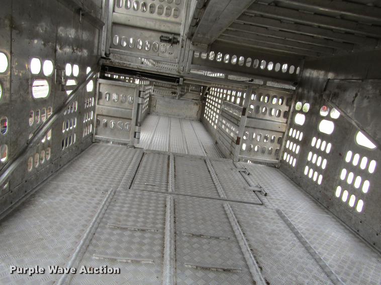 image for item DE6716 2005 Barrett livestock trailer