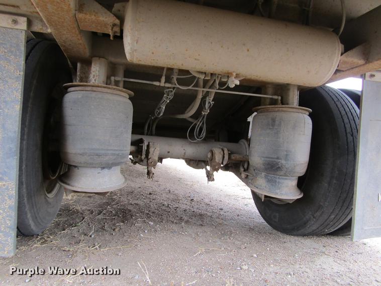 image for item DE6716 2005 Barrett livestock trailer