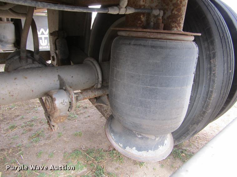 image for item DE6716 2005 Barrett livestock trailer