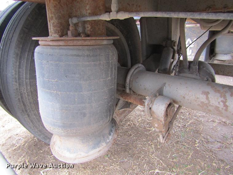 image for item DE6716 2005 Barrett livestock trailer