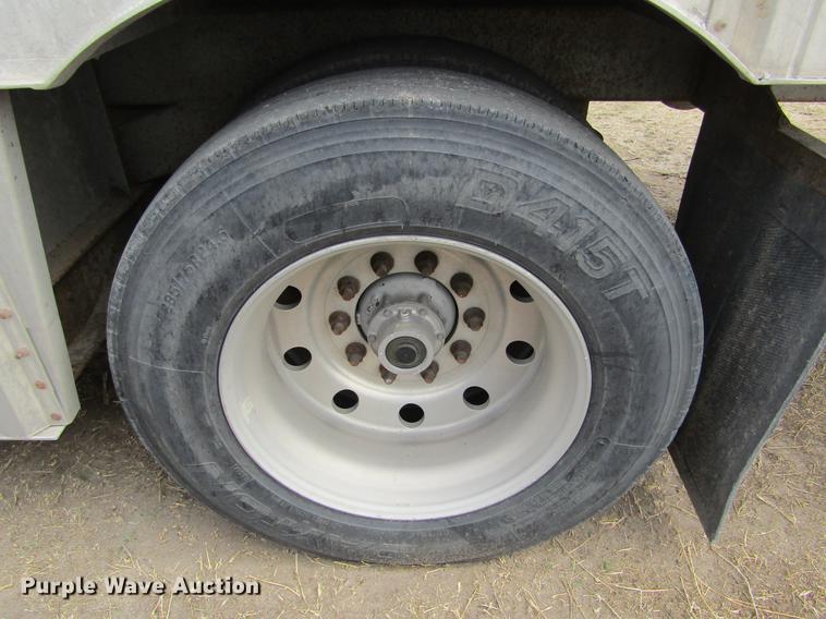 image for item DE6716 2005 Barrett livestock trailer