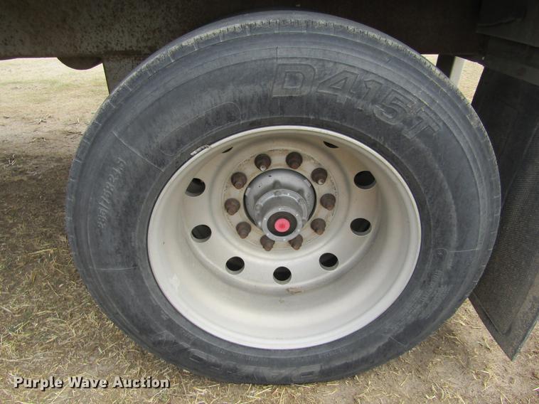 image for item DE6716 2005 Barrett livestock trailer