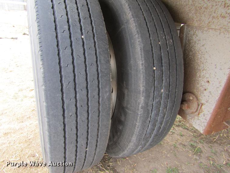 image for item DE6716 2005 Barrett livestock trailer