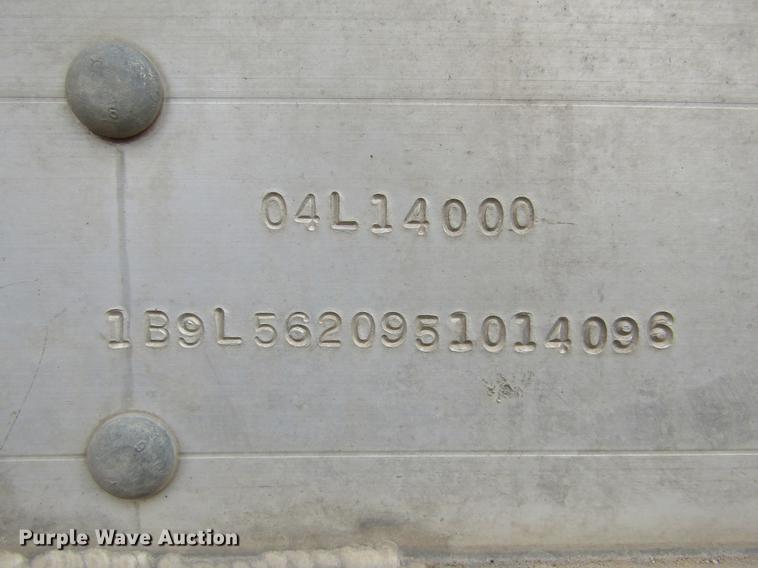 image for item DE6716 2005 Barrett livestock trailer